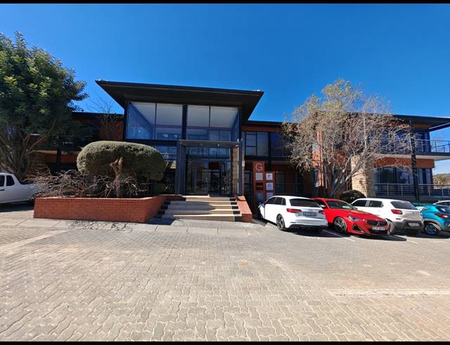 132M² OFFICE TO LET IN MEYERSDAL